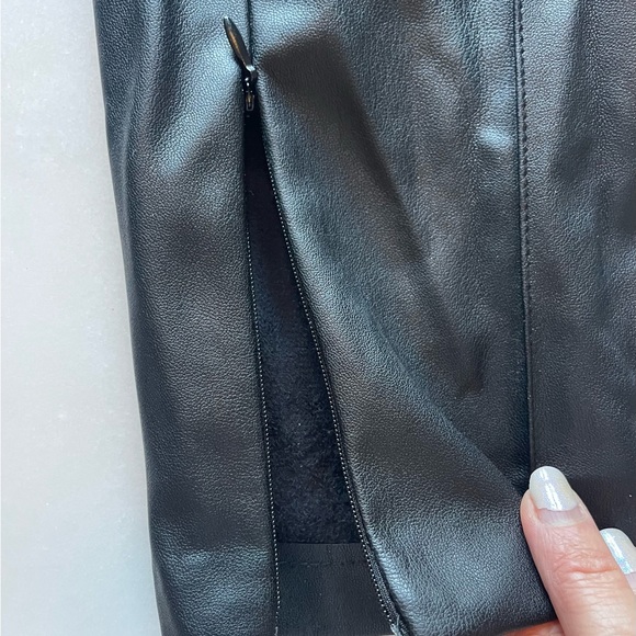 Faux leather pants/leggings from Zara - Picture 2 of 4
